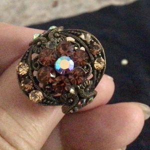 Warm tone stones…ambers and… on an aged vintage look gold metal adjustable band